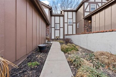 10137 Edelweiss Cir, Shawnee, KS 66203 - photo 2