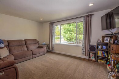 63676 Hunters Cir, Bend, OR 97701 - photo 6