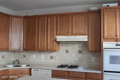 9133 Silvershadow Ct, Lorton, VA 22079 - photo 5