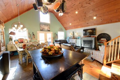 4-Dining:Kitchen