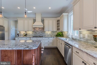 1717 Drewlaine Dr, Vienna, VA 22182 - photo 3