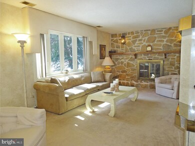 835 Strawberry Ln, Langhorne, PA 19047 - photo 4