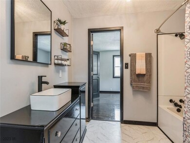 515 1st St S, Newton, IA 50208 - photo 6