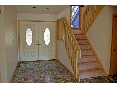 Entry/Foyer.
