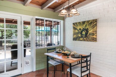 Dining1
