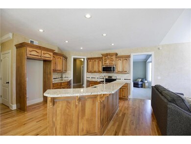 Easily fit 5-6 barstools around large kitchen isla