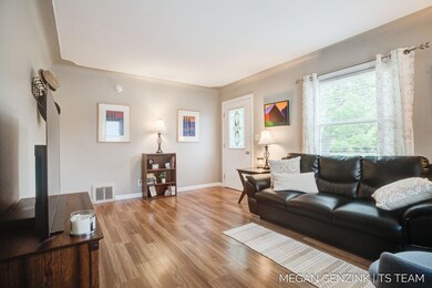 11-web-or-mls-245 W 24th St, Holland-11