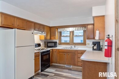 2601 4th St, Moline, IL 61265 - photo 6