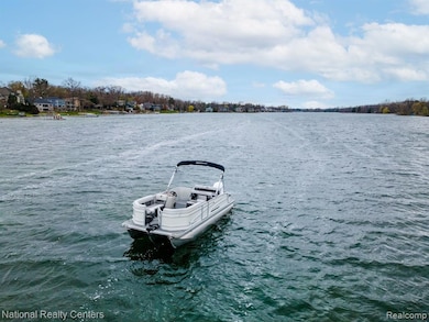 6978 Colony Dr, West Bloomfield, MI 48323 - photo 4