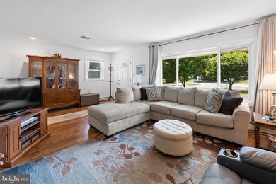 2221 Dickens Ln, Broomall, PA 19008 - photo 4