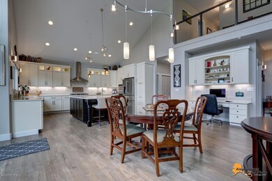 Kitchen & Dining