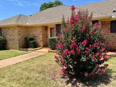 2009 2009 Woodcrest Dr, Duncan, OK 73533 - photo 2