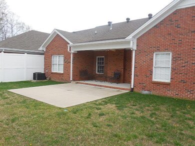 121 Magnolia Glen Cir, Manchester, TN 37355 - photo 2