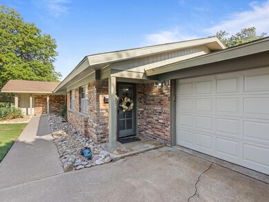 537 Elm St, Hurst, TX 76053 - photo 4