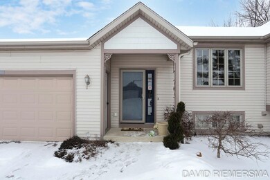 4-web-or-mls-11557 Ridgeway Dr, Holland-