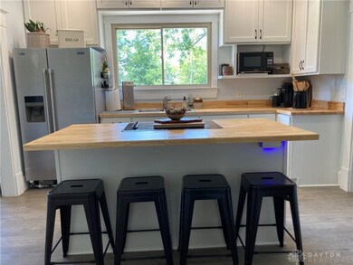 Eat in kitchen with island