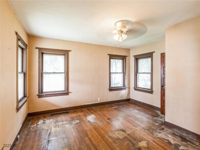 2622 E Walnut St, Des Moines, IA 50317 - photo 3