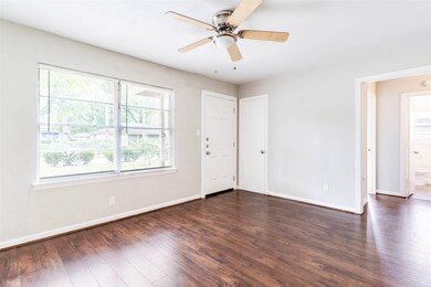 7252 Yoe St, Houston, TX 77016 - photo 4