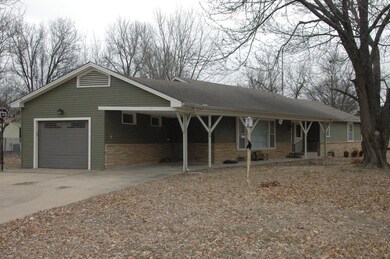 904 S, Parsons, KS 67357 - photo 2