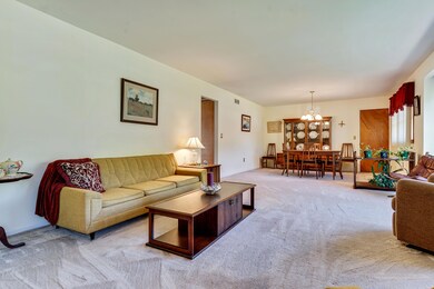 12 Mistletoe Ct Howell NJ-print-018-9-Li