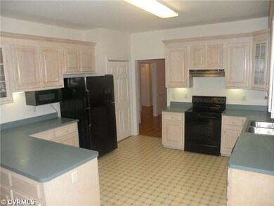 Kitchen - Spacious Kitchen has door out to the scr