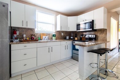 985 SW 10th St unit 3, Miami, FL 33130 - photo 3