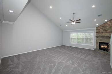 82 Village Green Dr unit 82, Port Jefferson Station, NY 11776 - photo 4