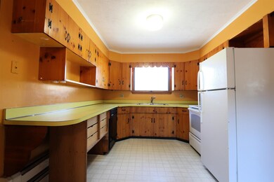 257 Waterman Cir, Saint Johnsbury, VT 05819 - photo 2