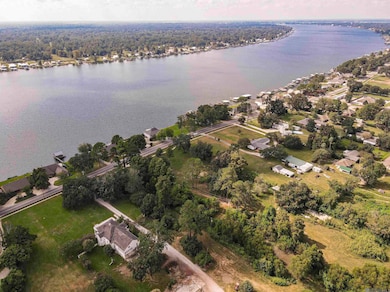 1304 False River Dr, New Roads, LA 70760 - photo 2