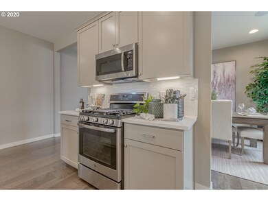 1566 N Spruce St, Canby, OR 97013 - photo 4