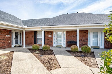 8013 Aspen Glen Dr unit 8013, Louisville, KY 40228 - photo 4