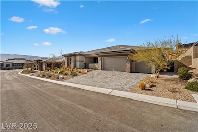 733 Aberdeen Tartan St, Las Vegas, NV 89138 - photo 2