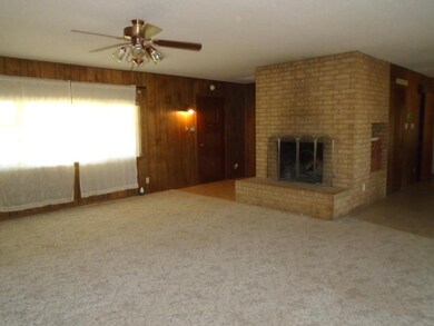 FAMILY ROOM & FIREPLACE