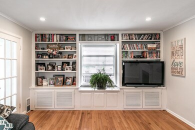 RE_1534 E Elm-7