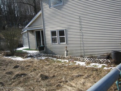 148 Sharpe St, Nanticoke, PA 18634 - photo 2