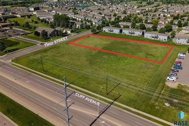 1104 E 73rd St, Sioux Falls, SD 57108 - photo 2