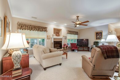 06_201 Oohleeno Trace_Living01