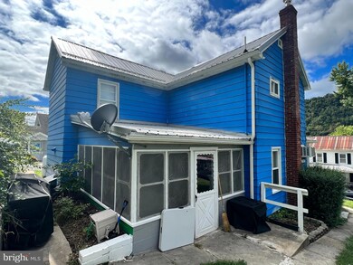 63 S Laurel Ave, Berkeley Springs, WV 25411 - photo 2