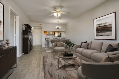 3015 Walnut Bend Ln unit 35, Houston, TX 77042 - photo 3