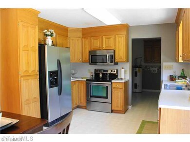 146 Clearview Rd, Statesville, NC 28625 - photo 2