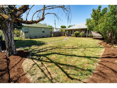 1069 13th Ave SW, Albany, OR 97321 - photo 3