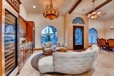 Living Room/spacious bar