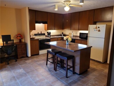 Kitchen & Breakfast bar