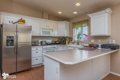 2340 Casey Cusack Loop-print-006-12-Kitc
