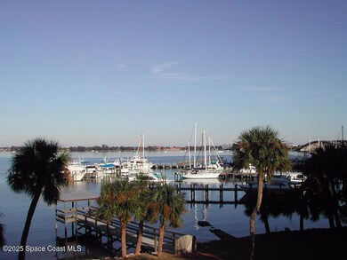 Barclay Sq - Marina view