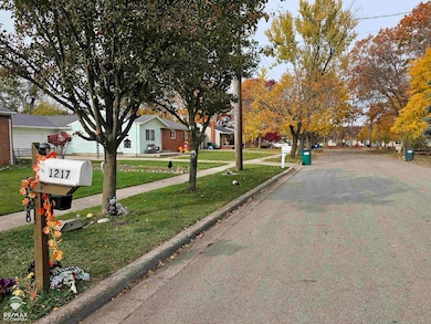 1217 Hanover St, Owosso, MI 48867 - photo 2