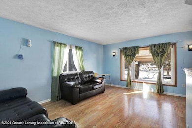 521 Village Dr, Lansing, MI 48911 - photo 2