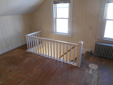 17 Pearl St, Adams, MA 01220 - photo 5