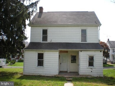 512 S Queen St, Littlestown, PA 17340 - photo 2