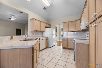 140 Plantation Dr, Seguin, TX 78155 - photo 3